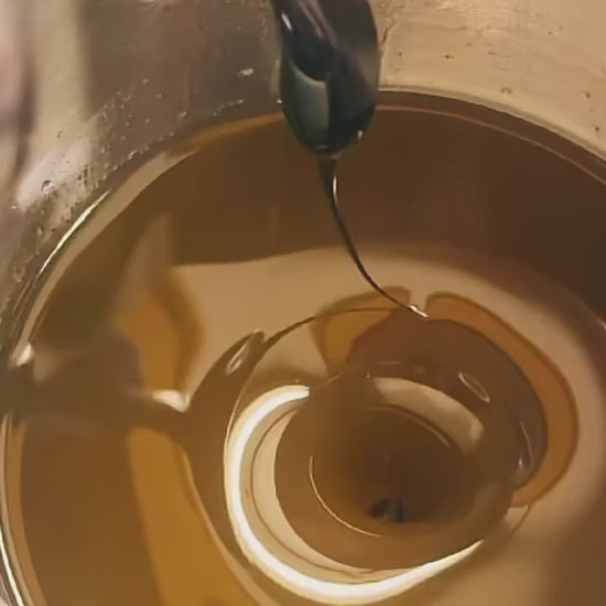 Ginger Extract melting into balm mix