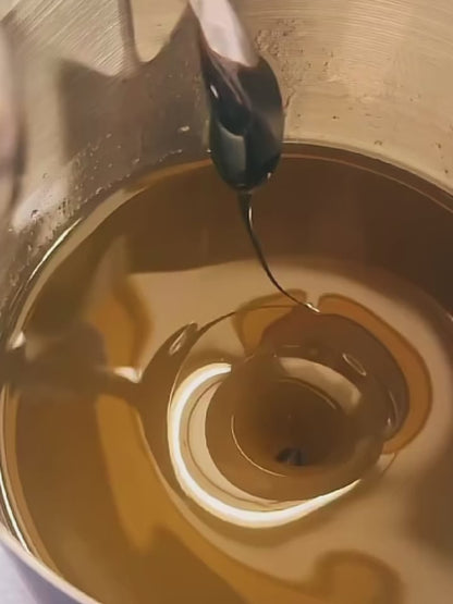Ginger Extract melting into balm mix